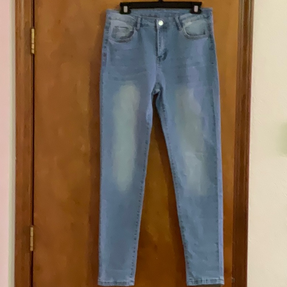 NEW- Skinny jeans.